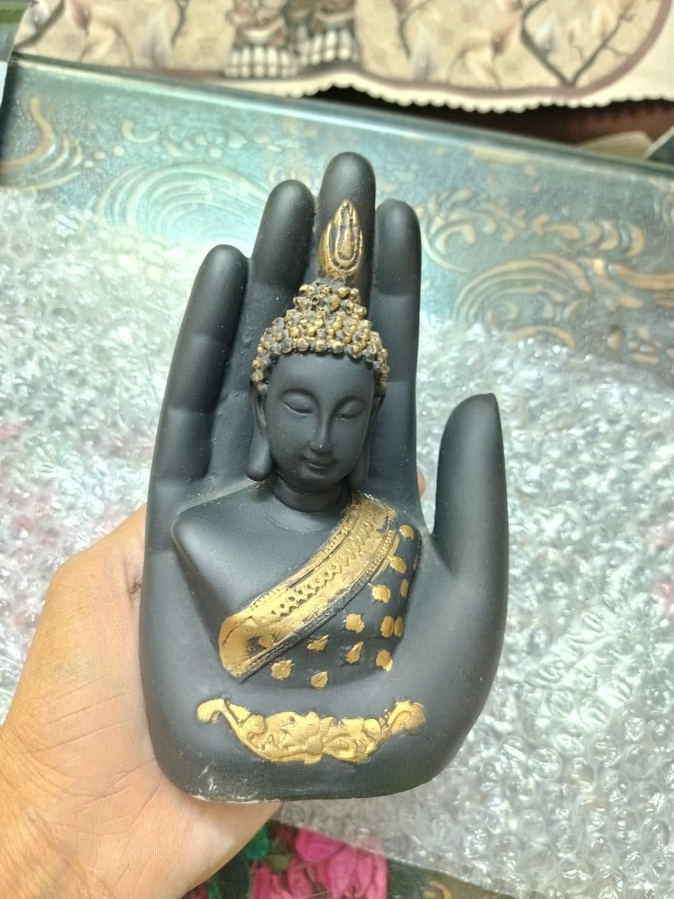 Black-Golden Handcrafted Meditating Palm Buddha Idol i6r2ja-hp